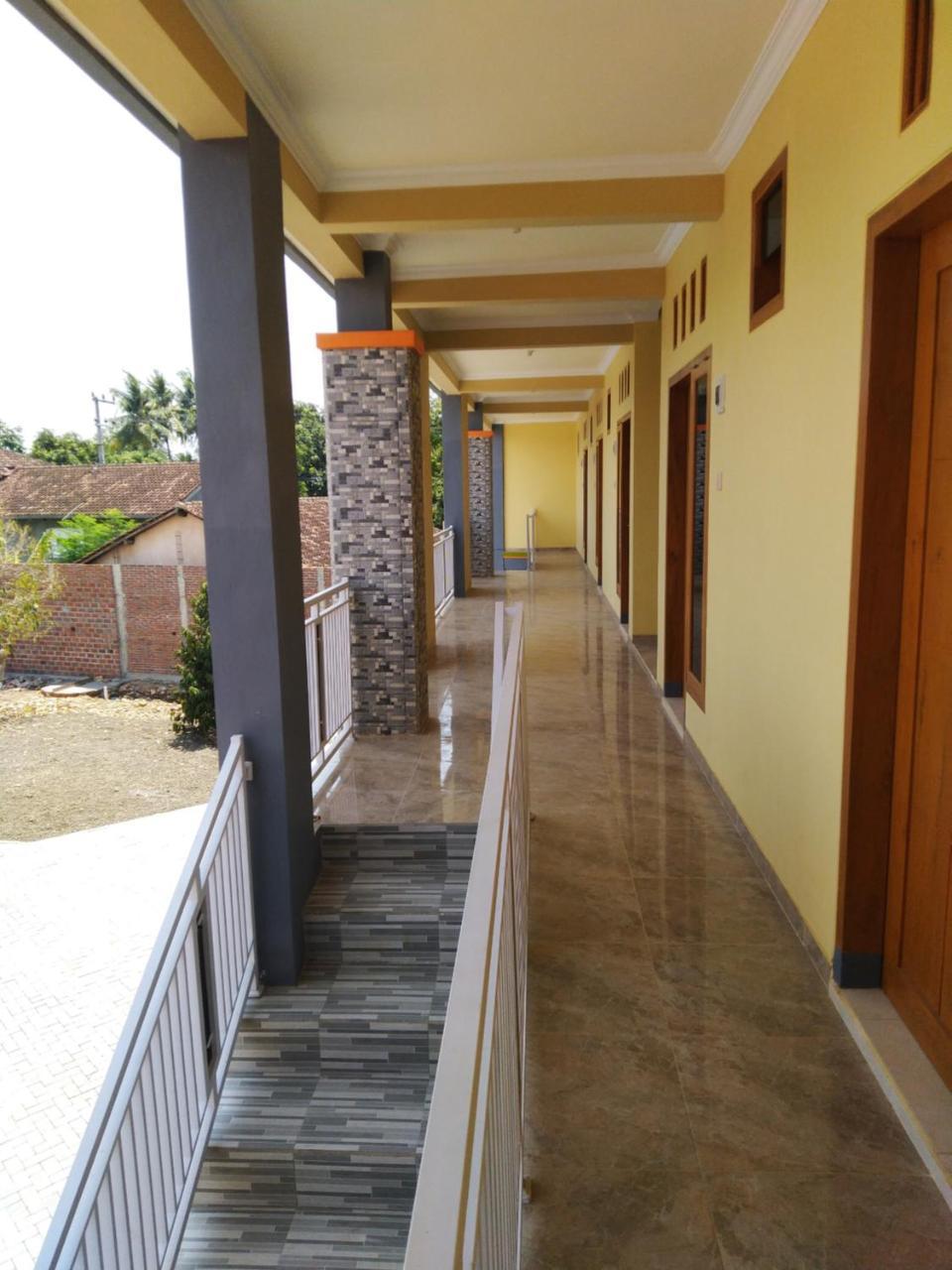 R3 Brawijaya Homestay Banyuwangi  Eksteriør billede