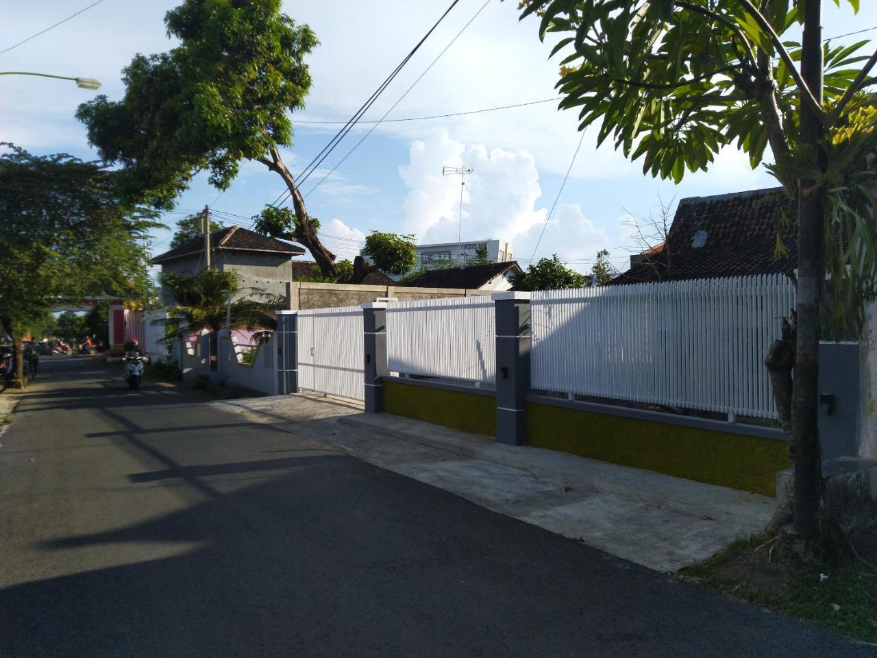 R3 Brawijaya Homestay Banyuwangi  Eksteriør billede